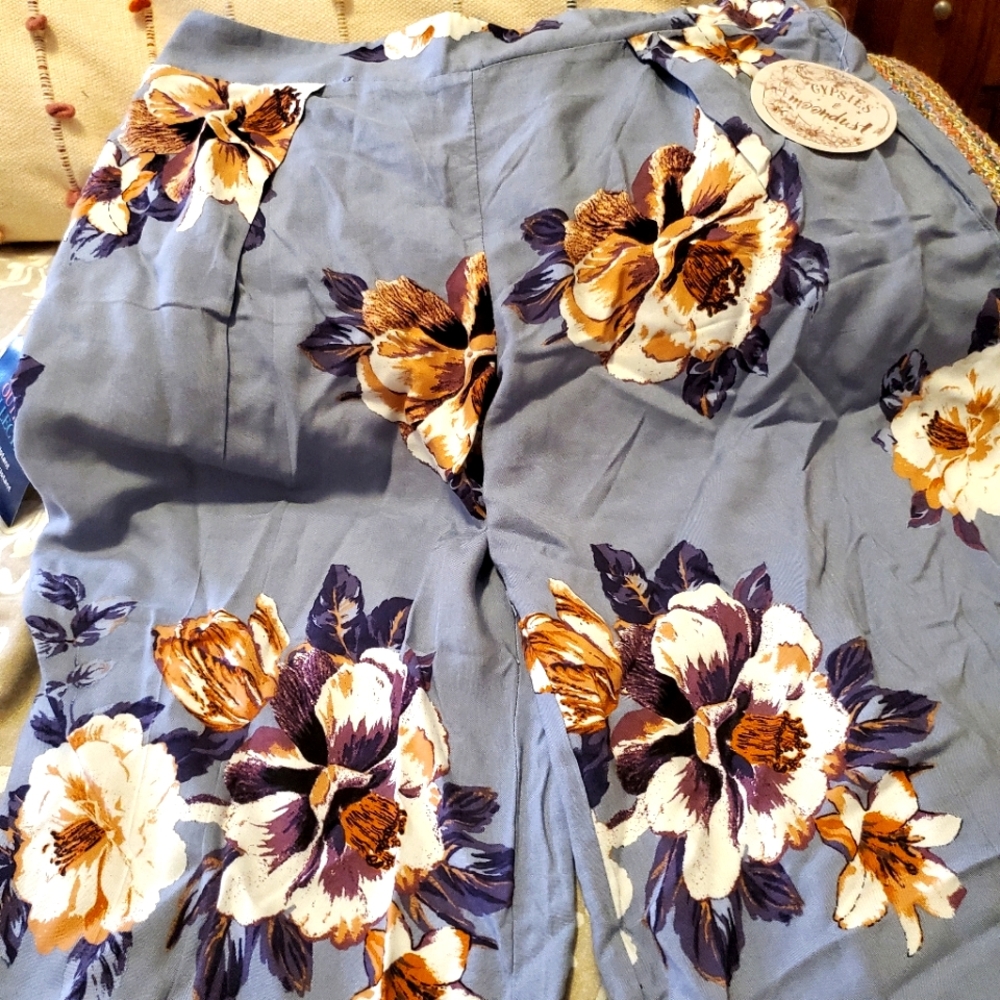 Gypsies and Moondust wide leg capri. Soft blue NWT